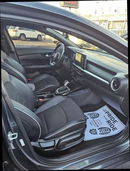2022 Kia Forte - Image 8 of 12