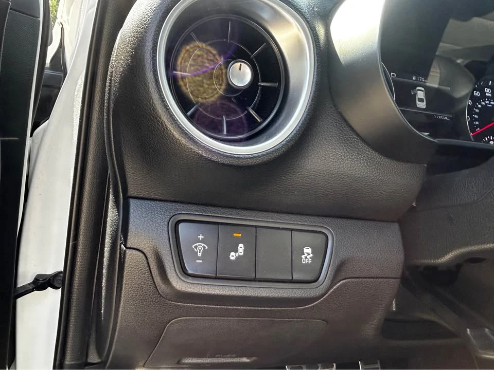 2022 Kia Forte - Image 8 of 16
