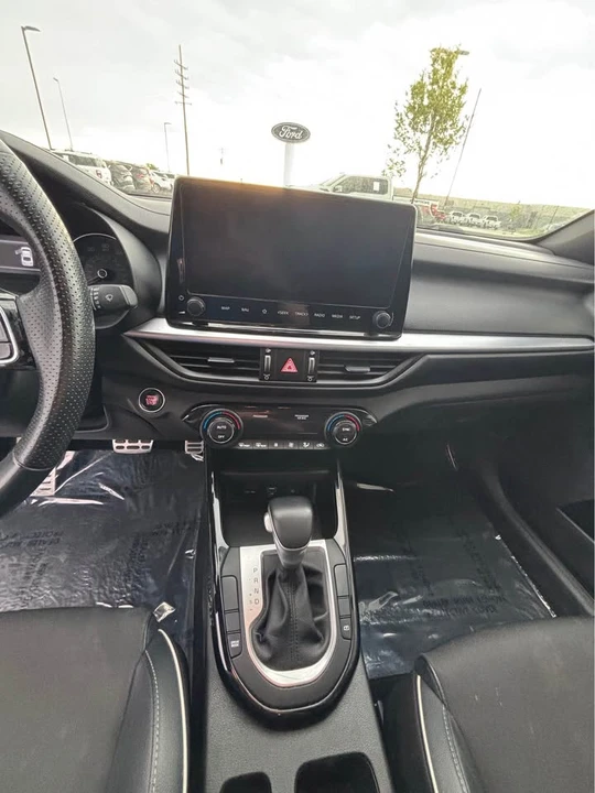 2022 Kia Forte - Image 9 of 13