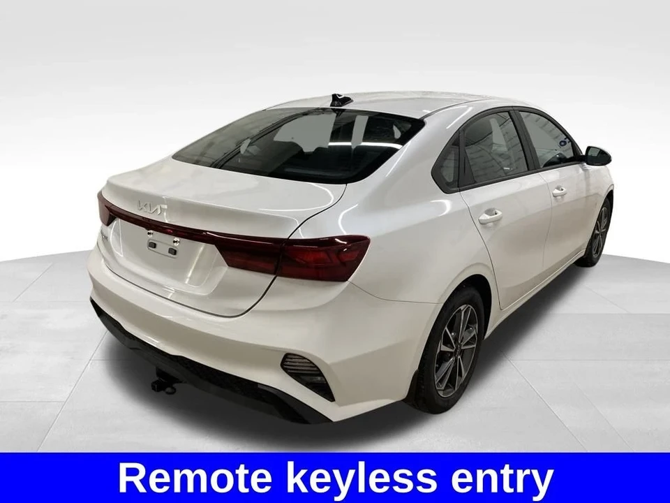 2022 Kia Forte - Image 5 of 12