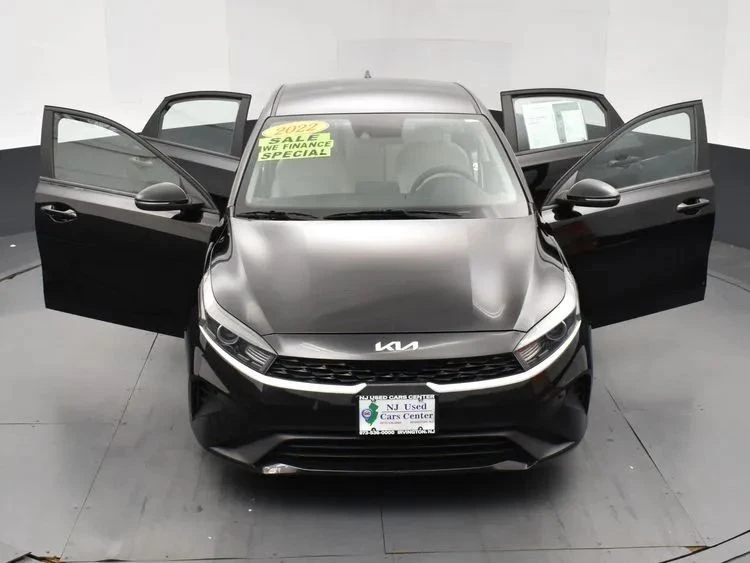 2022 Kia Forte - Image 10 of 12