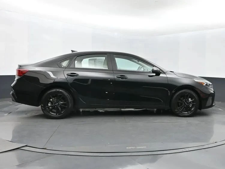 2022 Kia Forte - Image 4 of 12