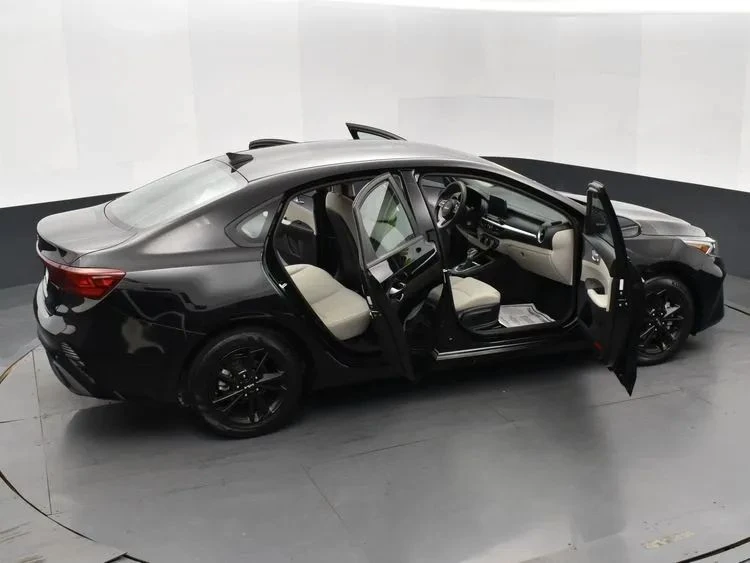 2022 Kia Forte - Image 6 of 12