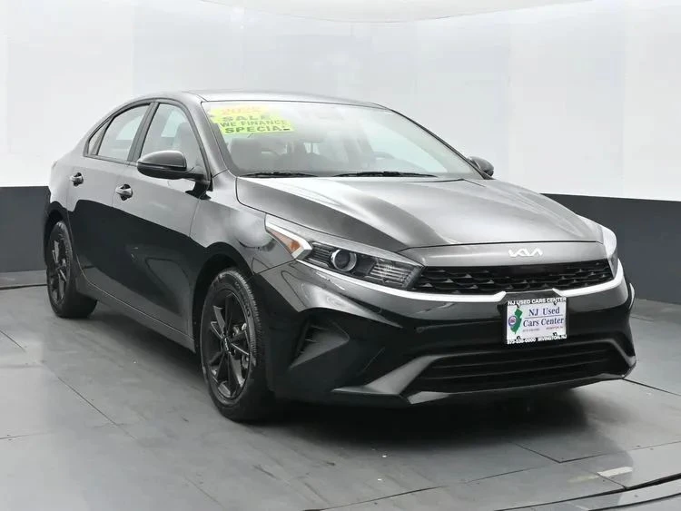 2022 Kia Forte - Image 2 of 12