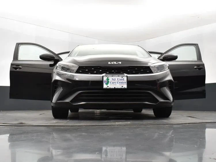 2022 Kia Forte - Image 11 of 12
