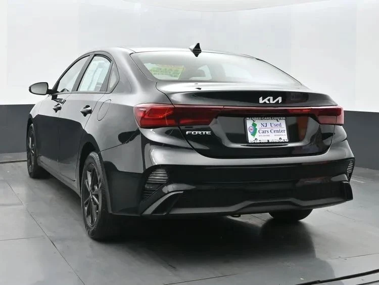 2022 Kia Forte - Image 9 of 12