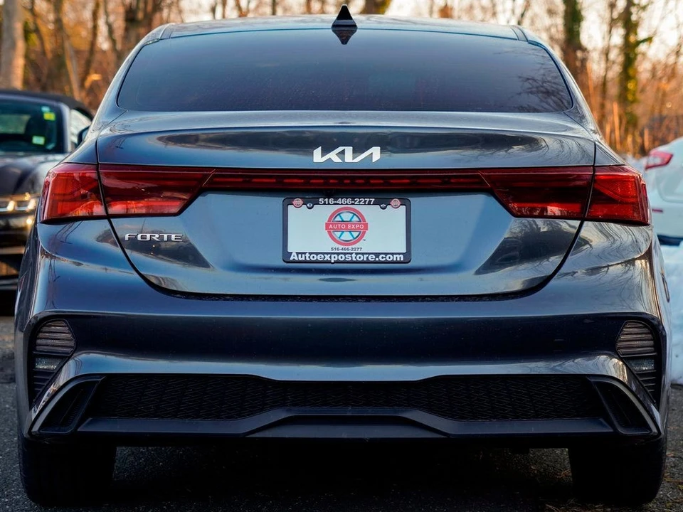 2022 Kia Forte - Image 6 of 12