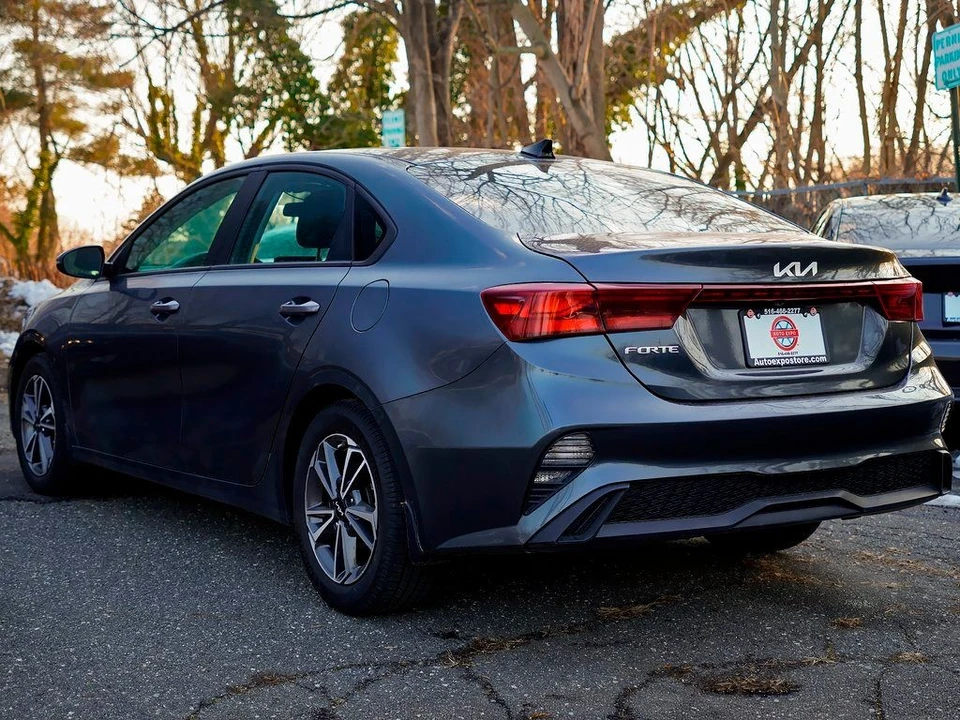 2022 Kia Forte - Image 4 of 12