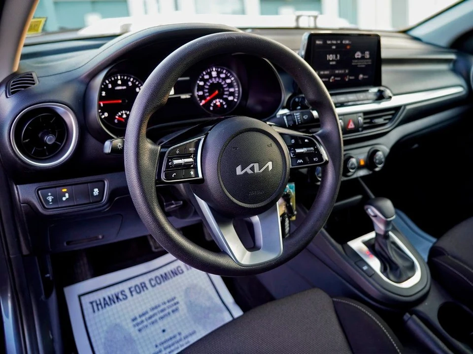 2022 Kia Forte - Image 2 of 12