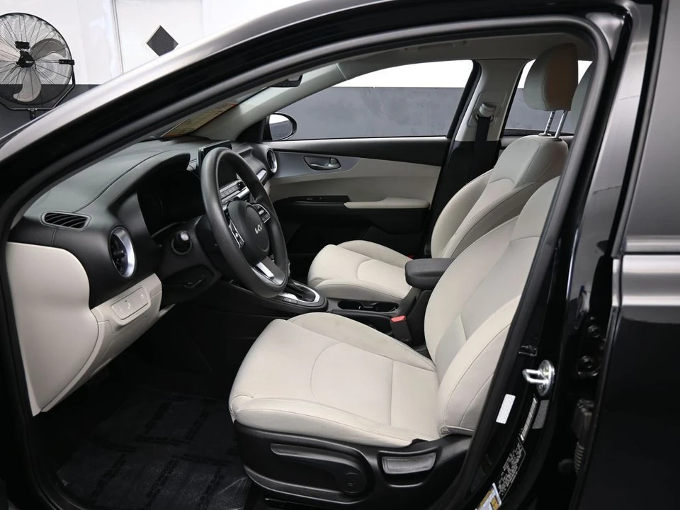 2022 Kia Forte - Image 11 of 12