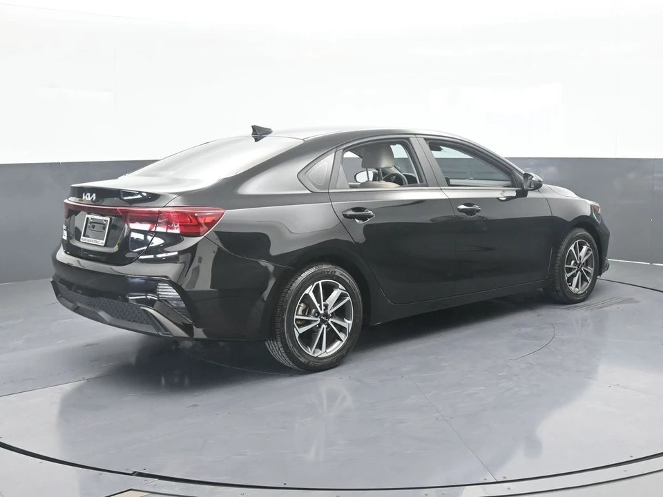 2022 Kia Forte - Image 6 of 12