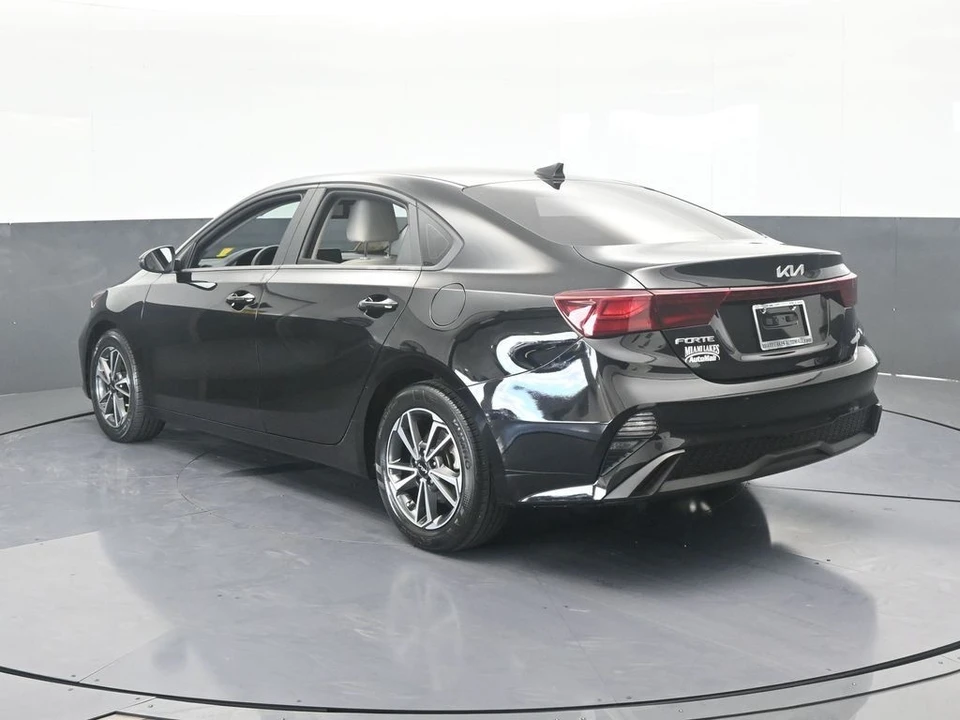 2022 Kia Forte - Image 4 of 12