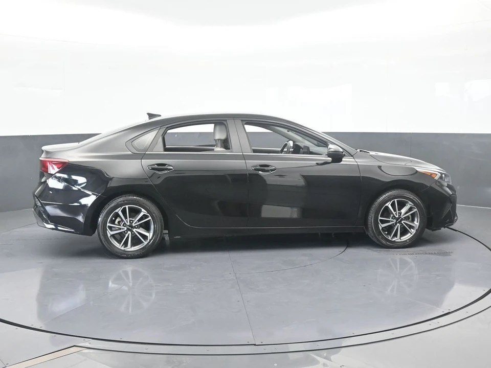 2022 Kia Forte - Image 7 of 12