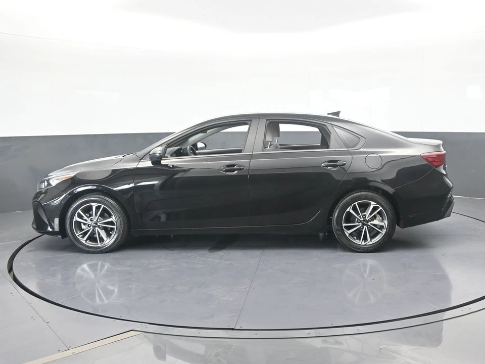 2022 Kia Forte - Image 3 of 12