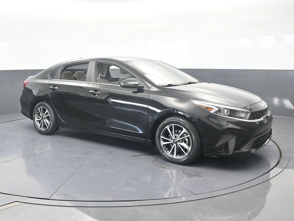 2022 Kia Forte - Image 8 of 12