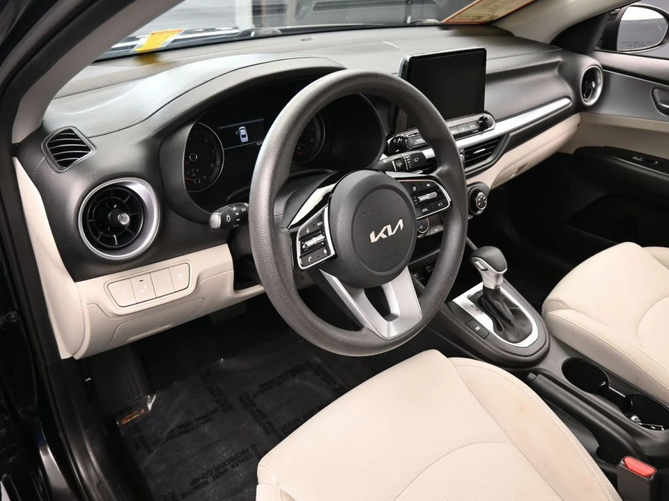 2022 Kia Forte - Image 10 of 12