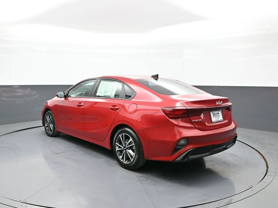 2022 Kia Forte - Image 8 of 21