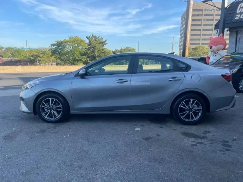 2022 Kia Forte - Image 4 of 12