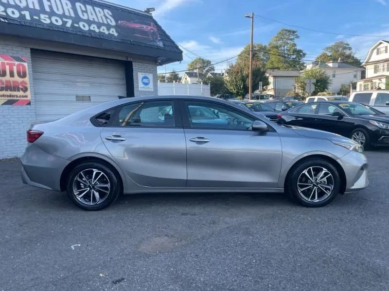 2022 Kia Forte - Image 9 of 12