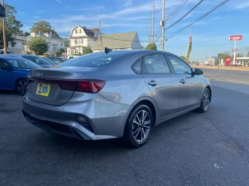 2022 Kia Forte - Image 8 of 12