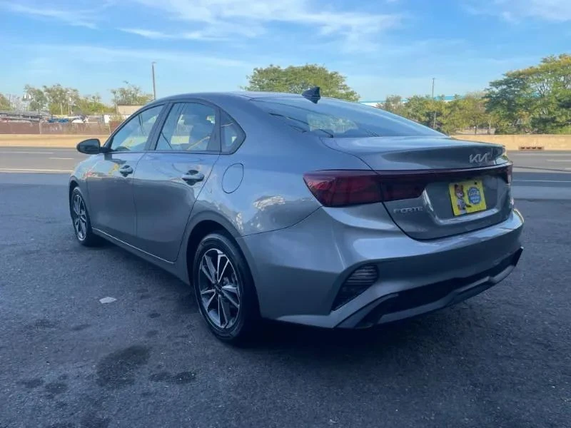 2022 Kia Forte - Image 5 of 12