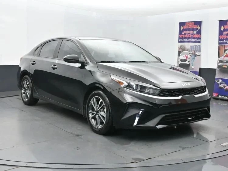 2022 Kia Forte - Image 2 of 12