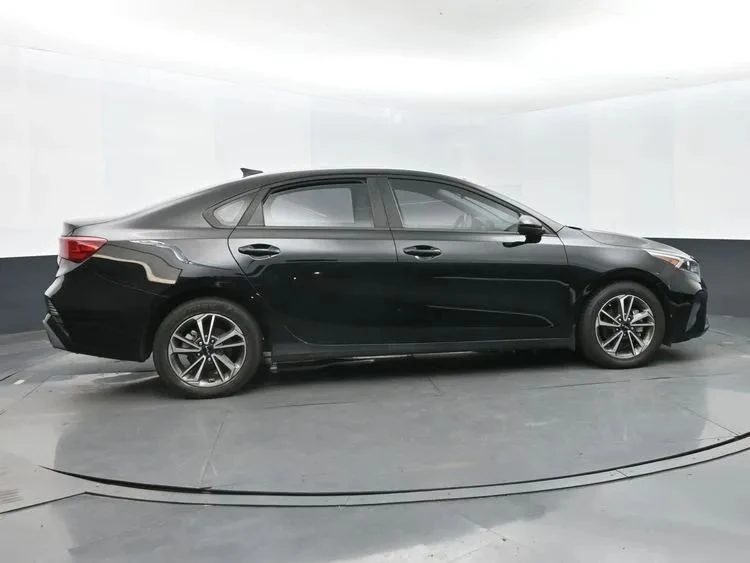 2022 Kia Forte - Image 4 of 12