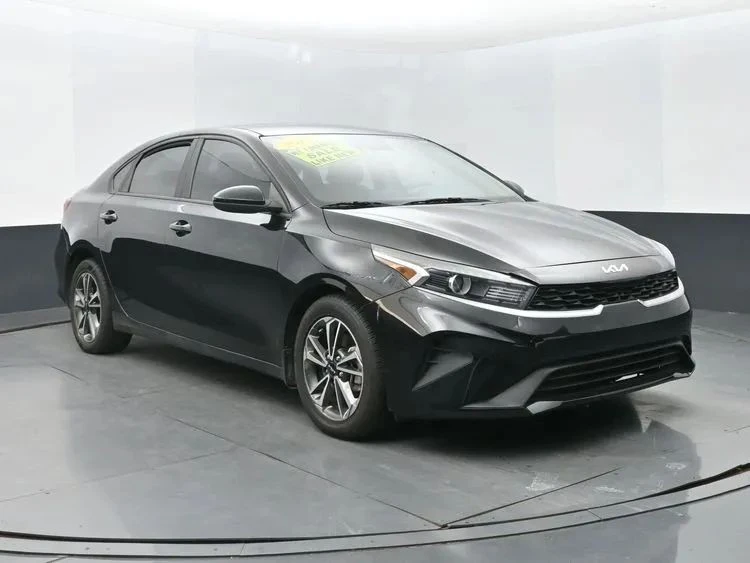 2022 Kia Forte - Image 2 of 12