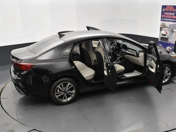 2022 Kia Forte - Image 6 of 12