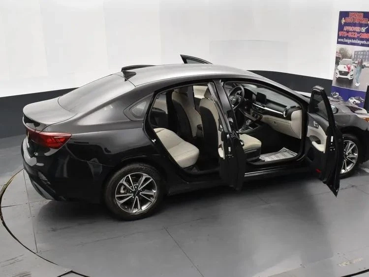 2022 Kia Forte - Image 6 of 12