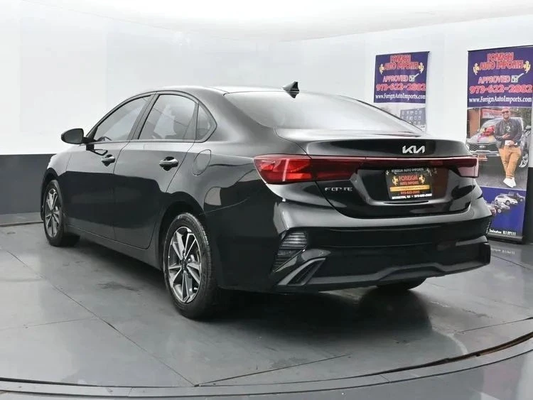 2022 Kia Forte - Image 9 of 12