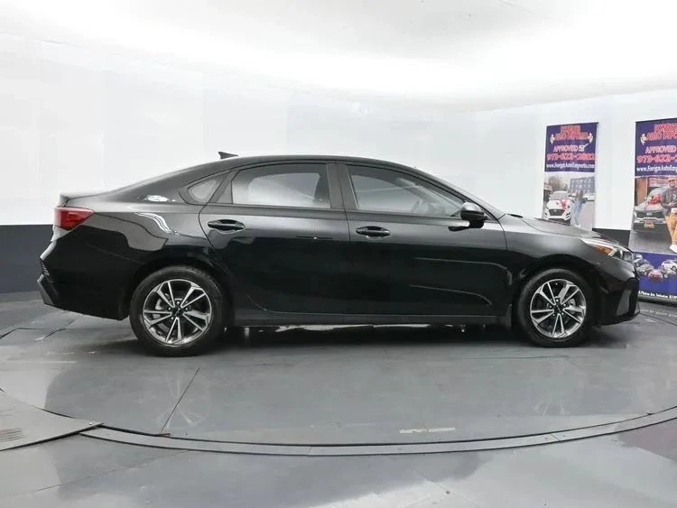 2022 Kia Forte - Image 4 of 12