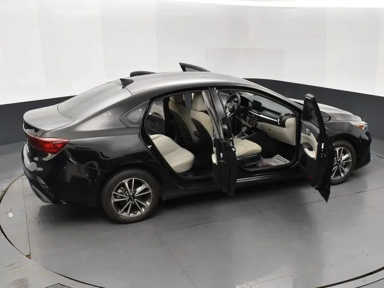 2022 Kia Forte - Image 6 of 12