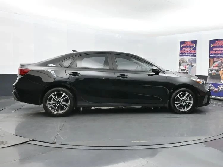 2022 Kia Forte - Image 4 of 12