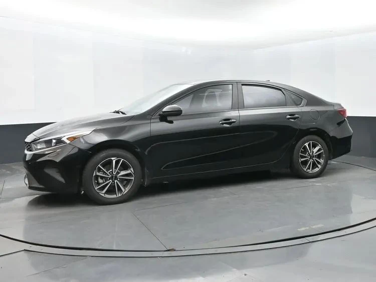 2022 Kia Forte - Image 5 of 12