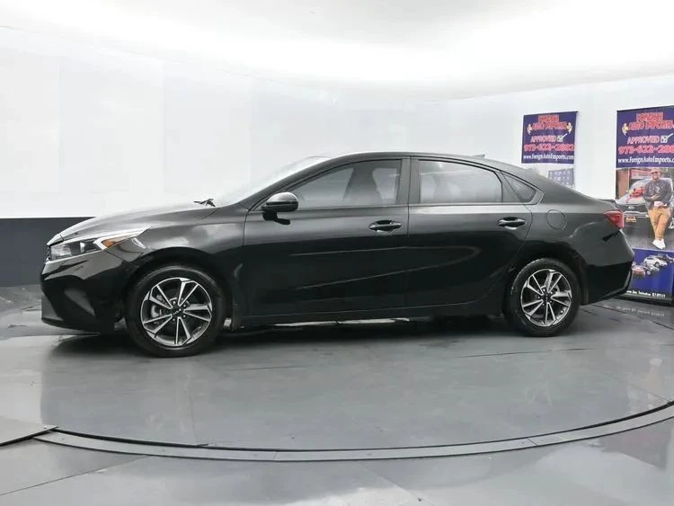 2022 Kia Forte - Image 5 of 12