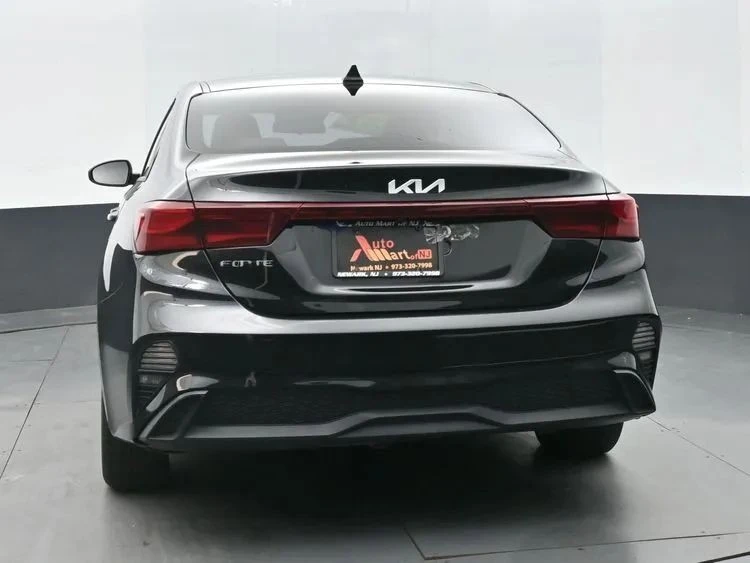 2022 Kia Forte - Image 8 of 12