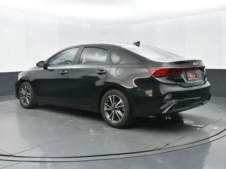 2022 Kia Forte - Image 9 of 12
