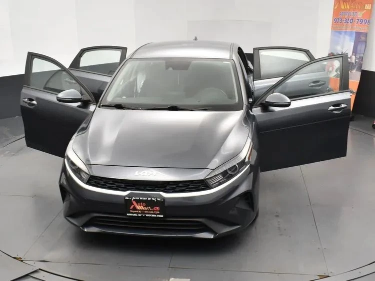 2022 Kia Forte - Image 10 of 12
