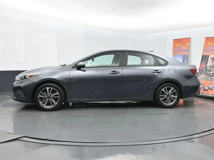 2022 Kia Forte - Image 5 of 12