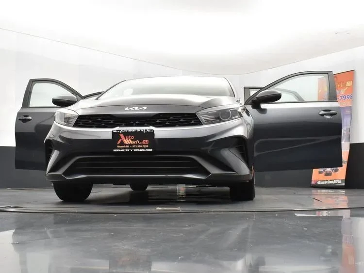 2022 Kia Forte - Image 11 of 12