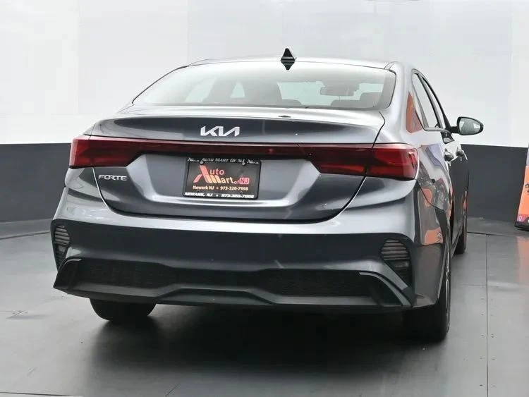 2022 Kia Forte - Image 8 of 12