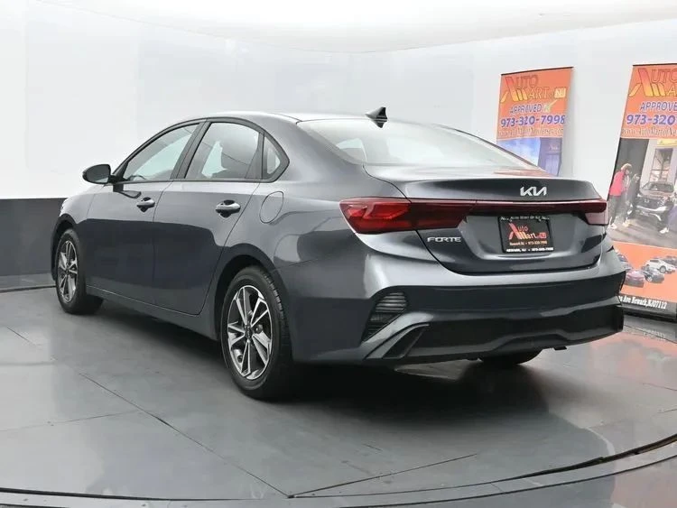 2022 Kia Forte - Image 9 of 12