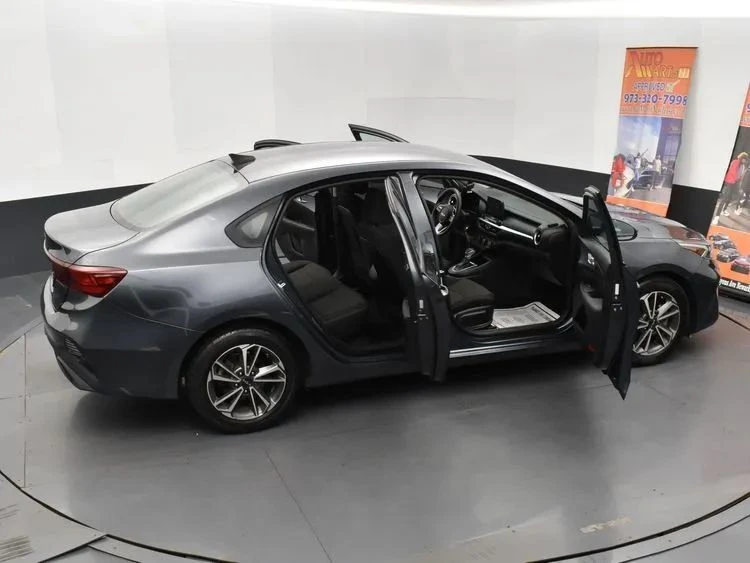 2022 Kia Forte - Image 6 of 12