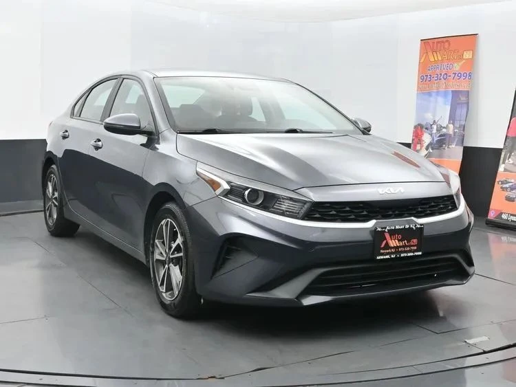 2022 Kia Forte - Image 2 of 12