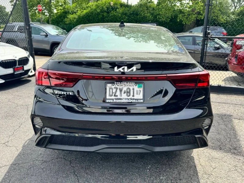 2022 Kia Forte - Image 5 of 9