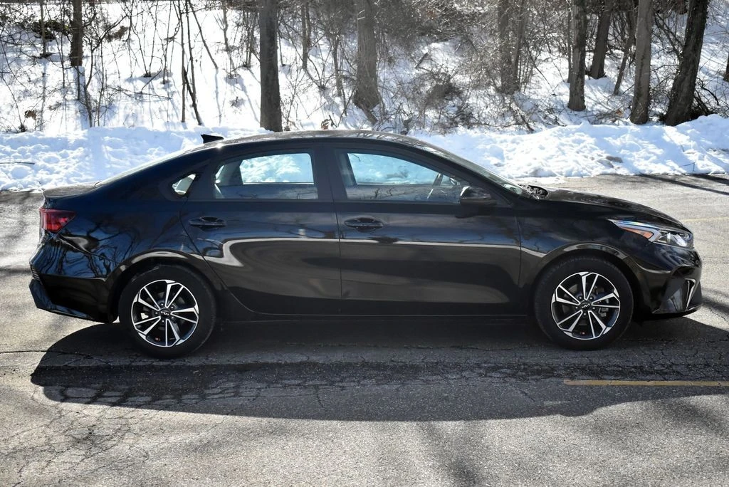 2022 Kia Forte - Image 10 of 12