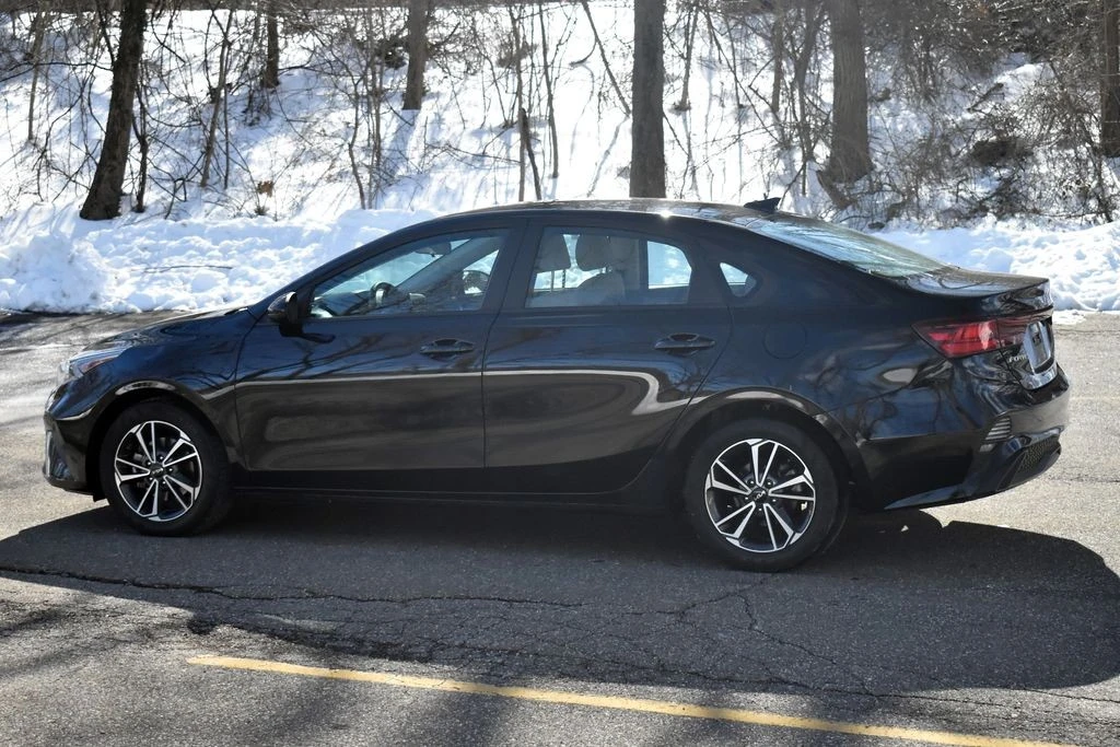 2022 Kia Forte - Image 5 of 12