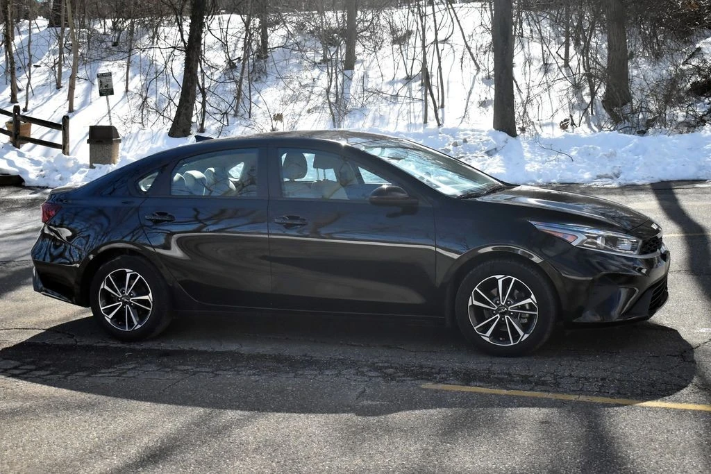 2022 Kia Forte - Image 11 of 12