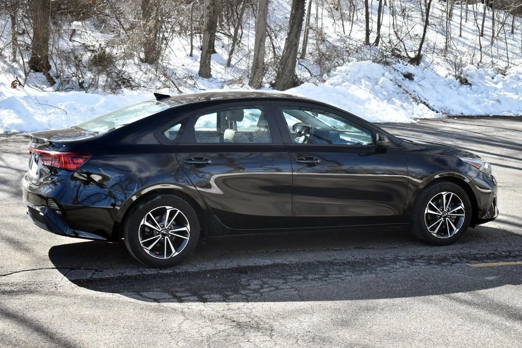 2022 Kia Forte - Image 9 of 12